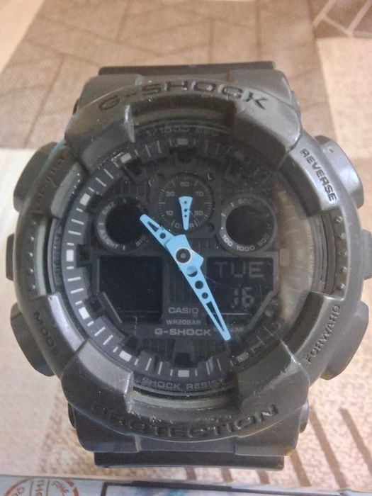 Продавам часовник Casio