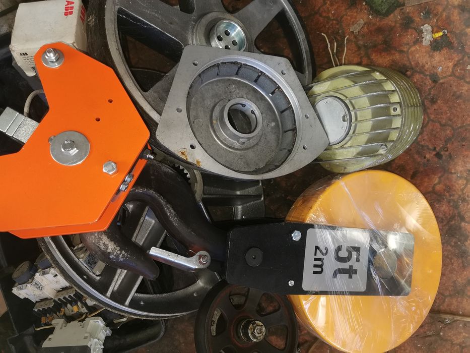 Висящ кран.Хале ригел 36m на 12м на 5м.Резервни части-телфери,портале