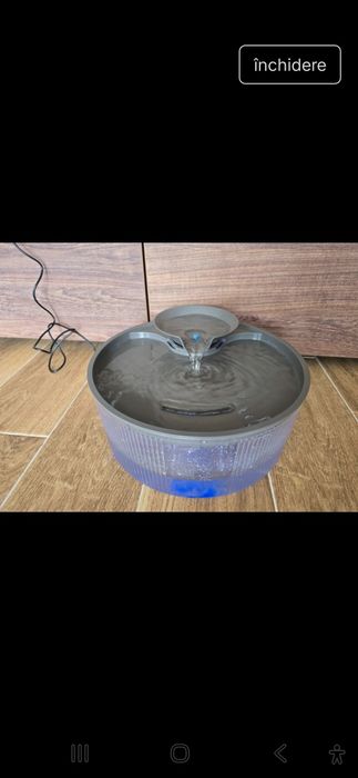 Dispenser apă pentru câini și pisici