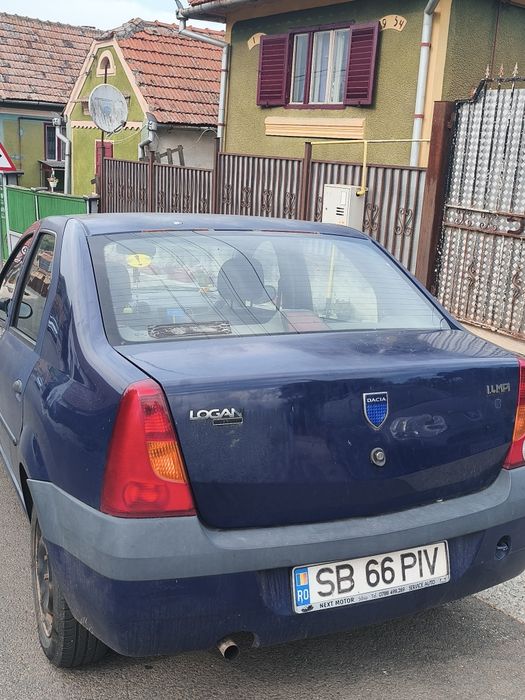 Vând Dacia Logan
