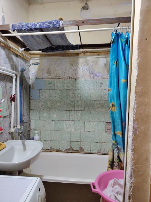 Продаю срочно квартиру без ремонта. Ориентир шохбекат базар.