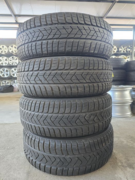 4 Броя 215/55/17 Pirelli 2x7,8mm 2x6,6mm 23dot
