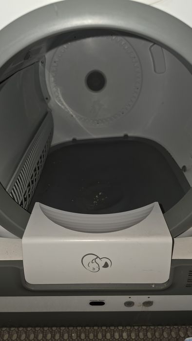 Litieră automată pentru pisici – curățare automată