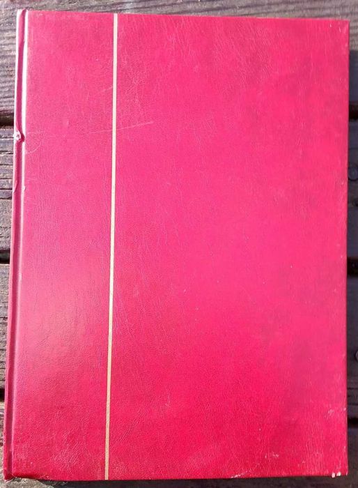 Класьор с над 400 бр. пощенски марки .