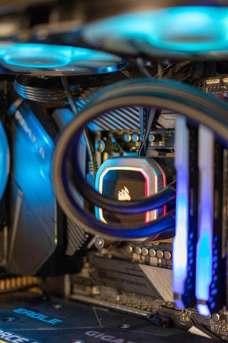 Sistem PC Gaming i9 9900K RTX 3070 White SSD 32GB RAM Corsair Liquid