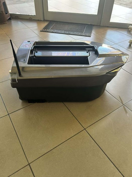 Лодка за захранка Carp Royal King 6.0