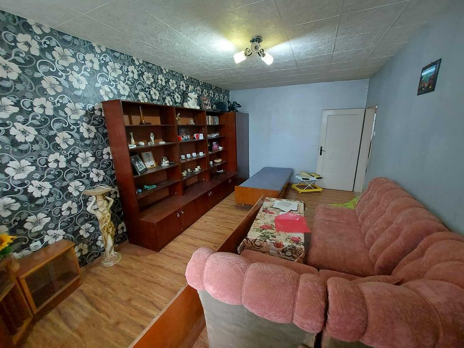 Двустаен апартамент, Пазара