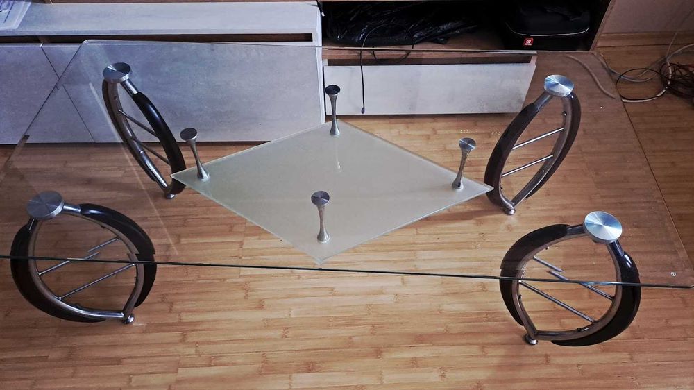 Холни мебели шкаф и маса