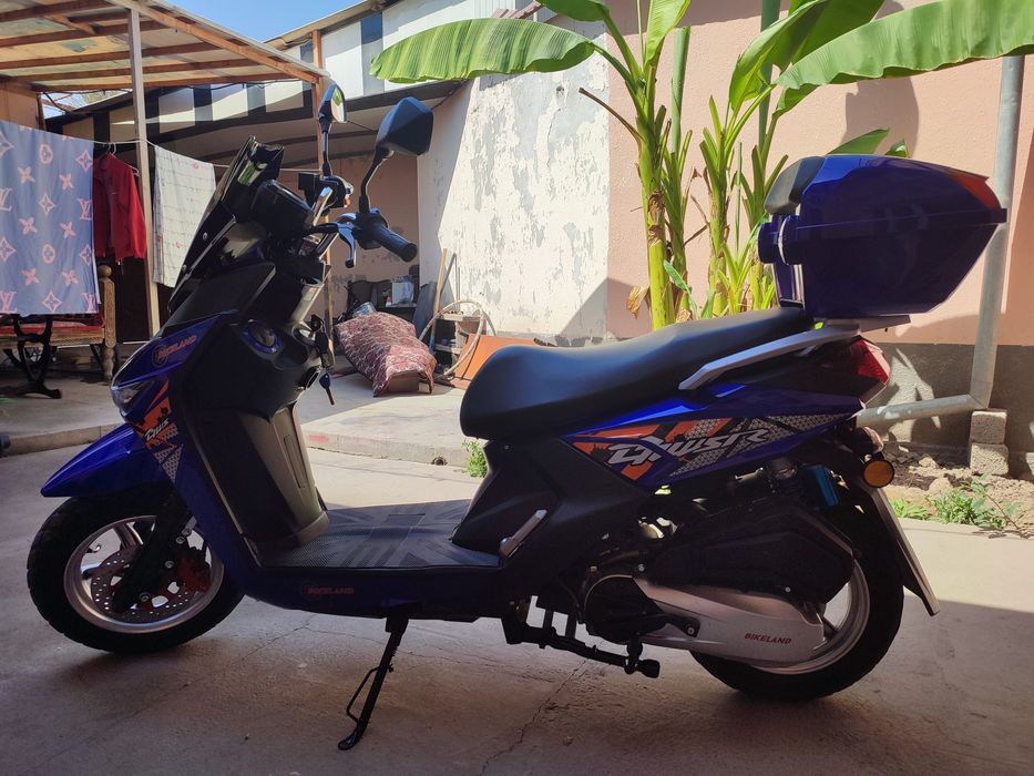 Продам скутер бензин  150 BVSR HONDA