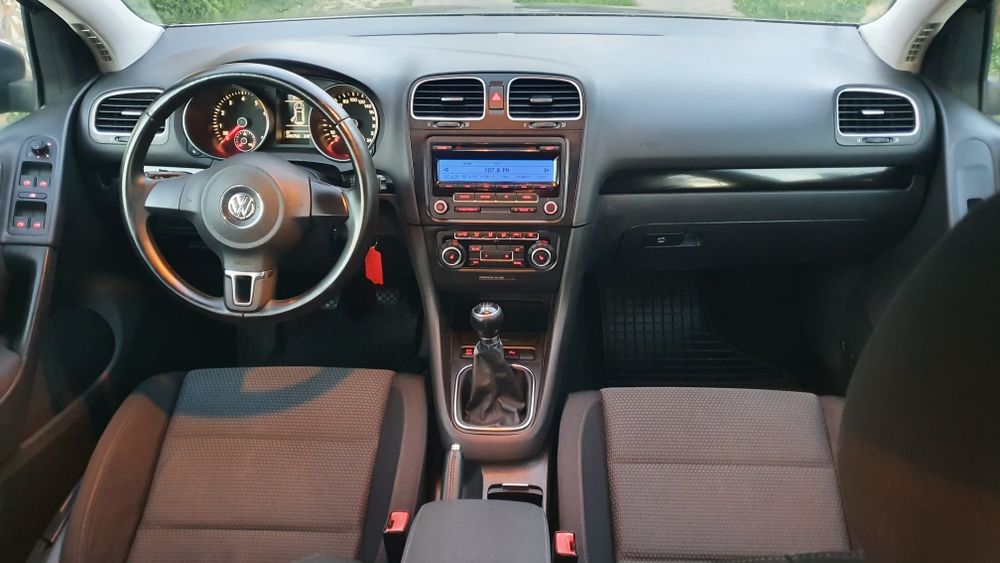 Golf 6 Euro 5 102 cp MPI Park pilot,incalzire in scaune  senzori parcare  cornering compyuter pilot