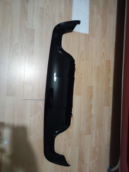 Difuzor bara spate prelungire lip compatibil BMW Seria 5 E60  E61  negru lucios montare plug and play