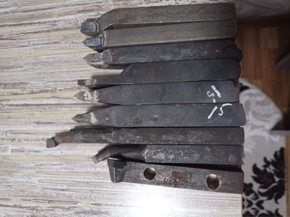 Продаю резцы токарные