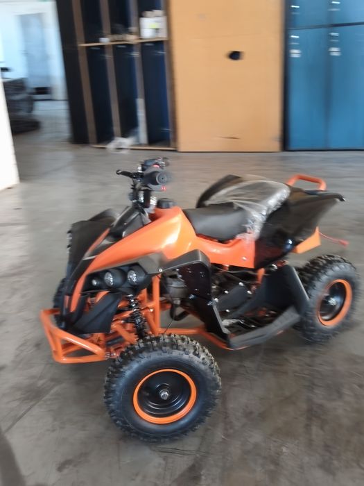 ATV quad  49cc la mâna a doua folosit în regim propriu pentru filmări