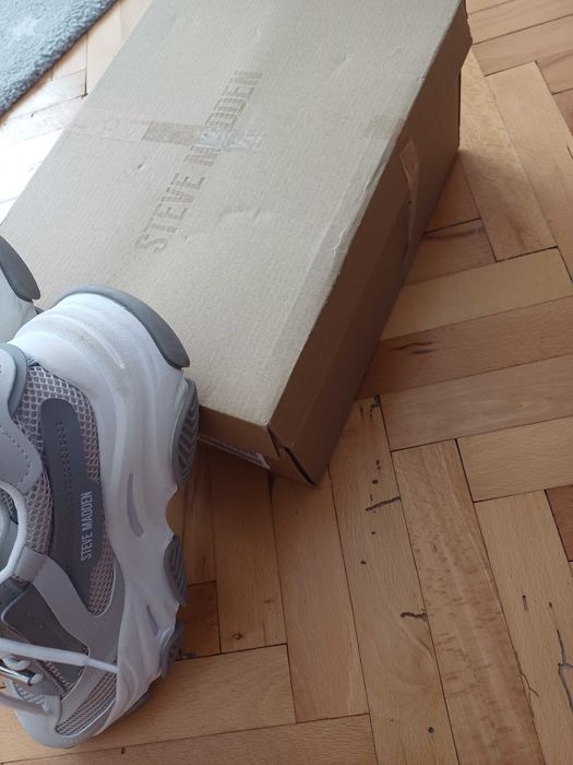Сникърси на Steve Madden