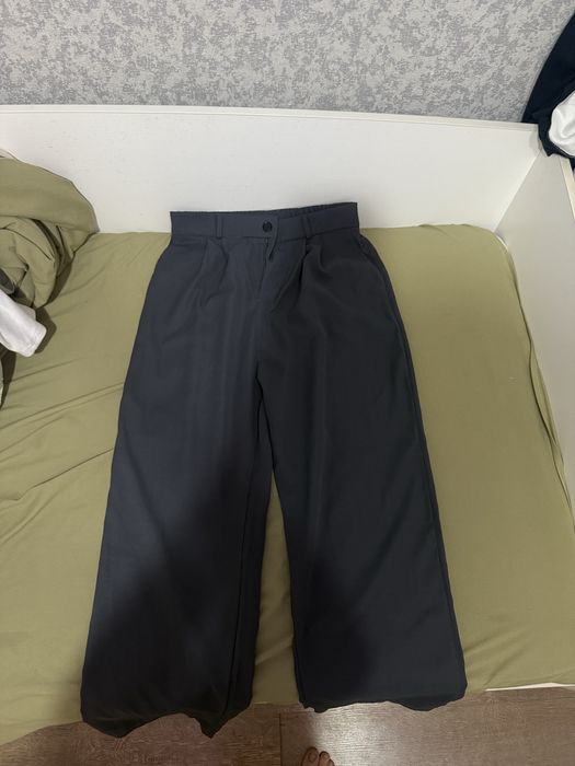 брюки, абсолютно новые, в цвете черный и серый