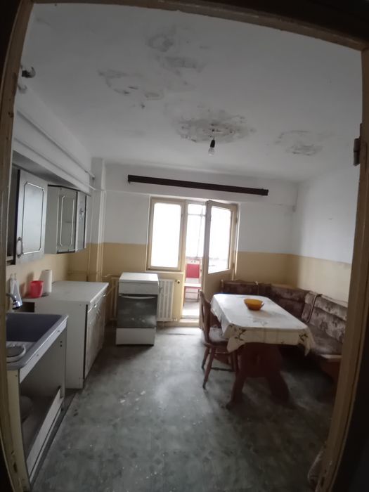 Apartament cu 2 camere de vânzare în Târgoviște.