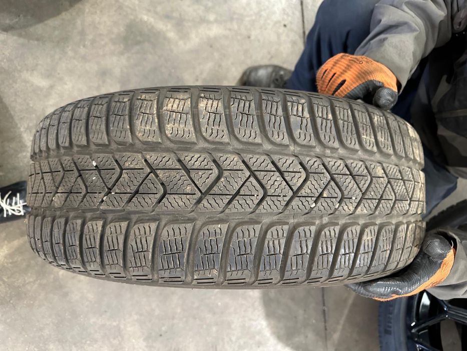 4 Jante Aliaj Volkswagen Arteon anvelope iarna Pirelli 215 55 17 5x112