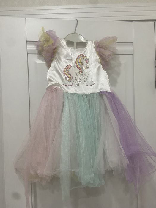 Продаются нарядные платья на девочку и накидка