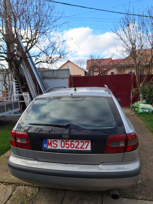 Vand Volvo v40  cu nr rosii expirate  / pret ptr motor si cutie de vit