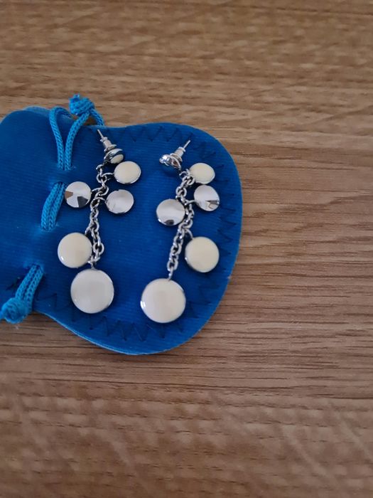 Продава сребърни обеци с опал