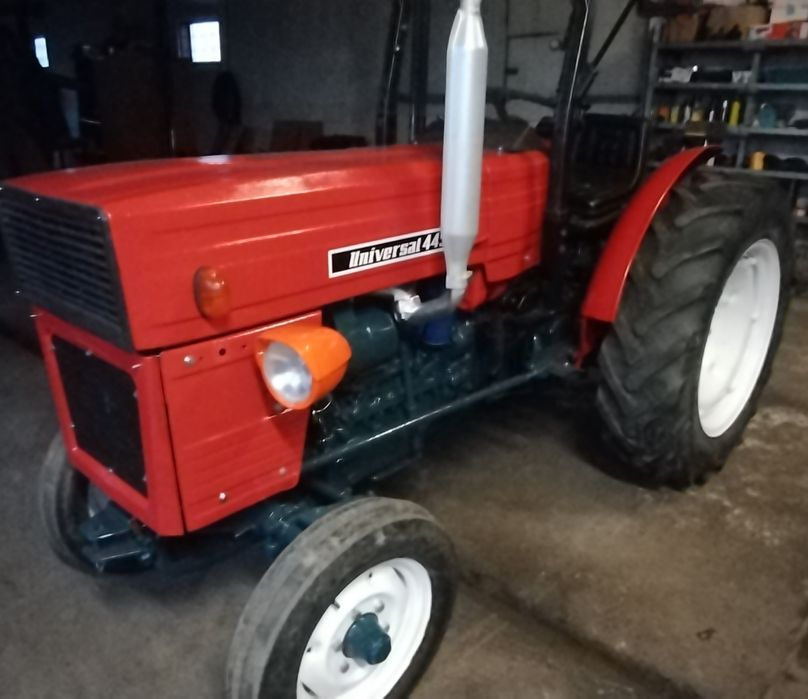 Tractor Universal 445 VR