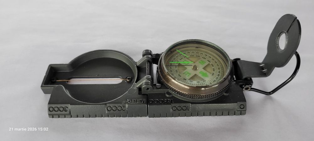 Busolă pentru orientare în expediti