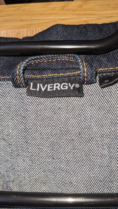 Geaca de blugi ca nouă purtata de cîteva ori este potrivită pentru cineva cu  înalțimea de 1.75 .preț 80 llei prețul este fix