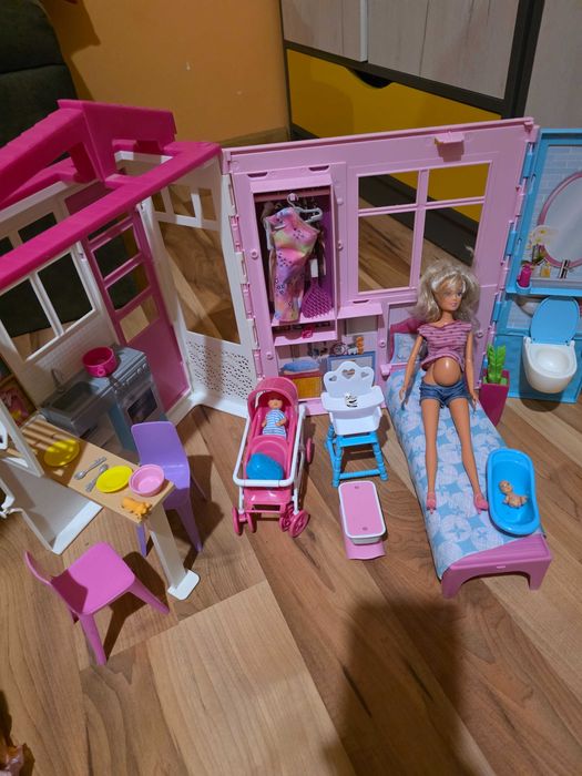 Къща за кукли и аксесоари
