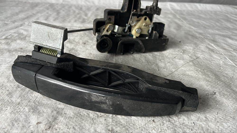 Chevrolet Captiva 12- предна лява и предна дясна дръжка и брава