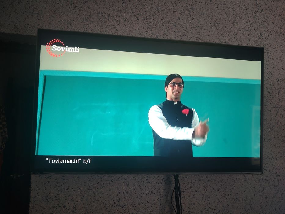 Televizor Sotiladi Artel 42 tali  model xamma kanallani ko'rsatadi