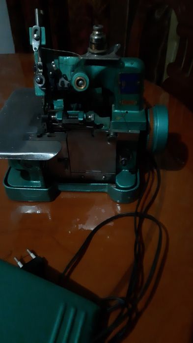 Продам оверлог срочно