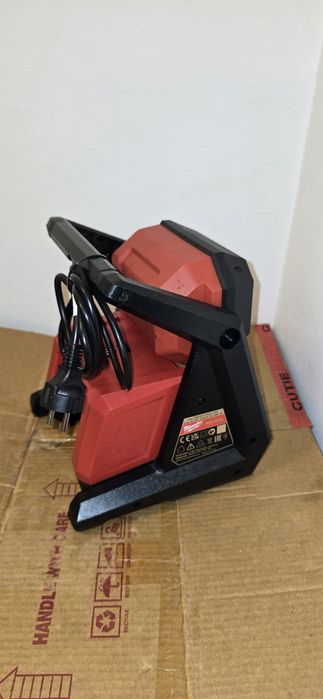 Milwaukee M18 HOAL  proiector led 2024