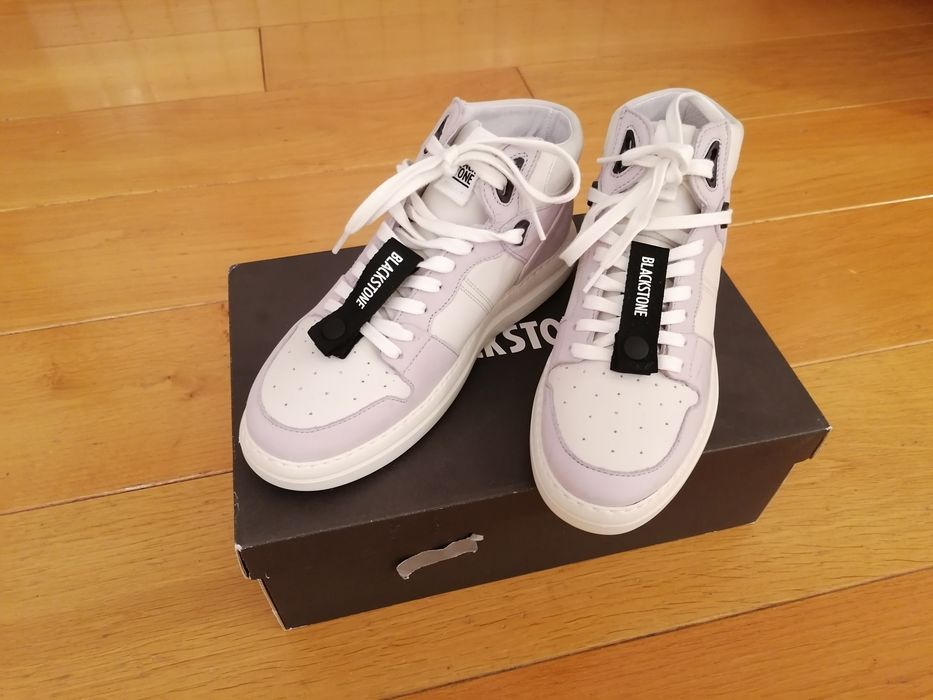 Продавам дамски спортни обувки. Нови.