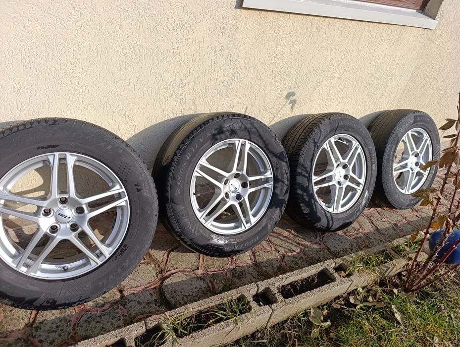 Jante aliaj R17  – 235/65 R17 (cauciucuri vară uzate)