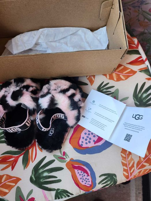 Детски сандали на марката UGG