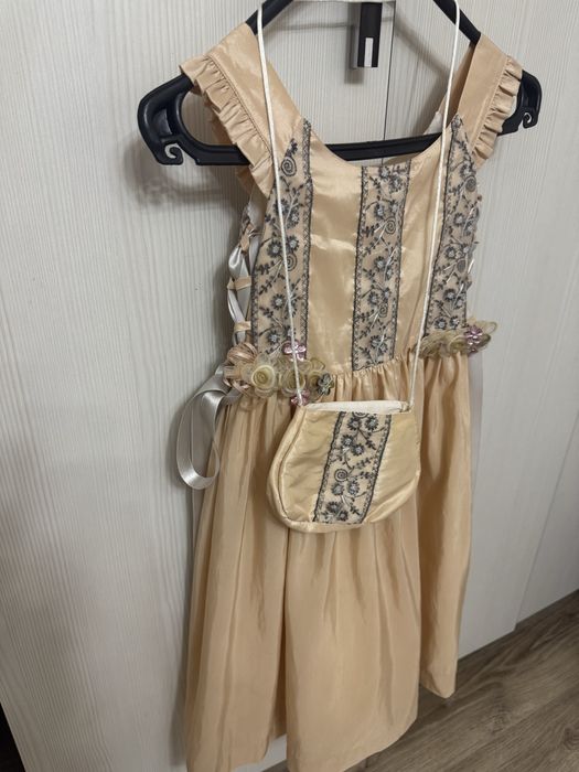 Платье молочный цвет, детское.