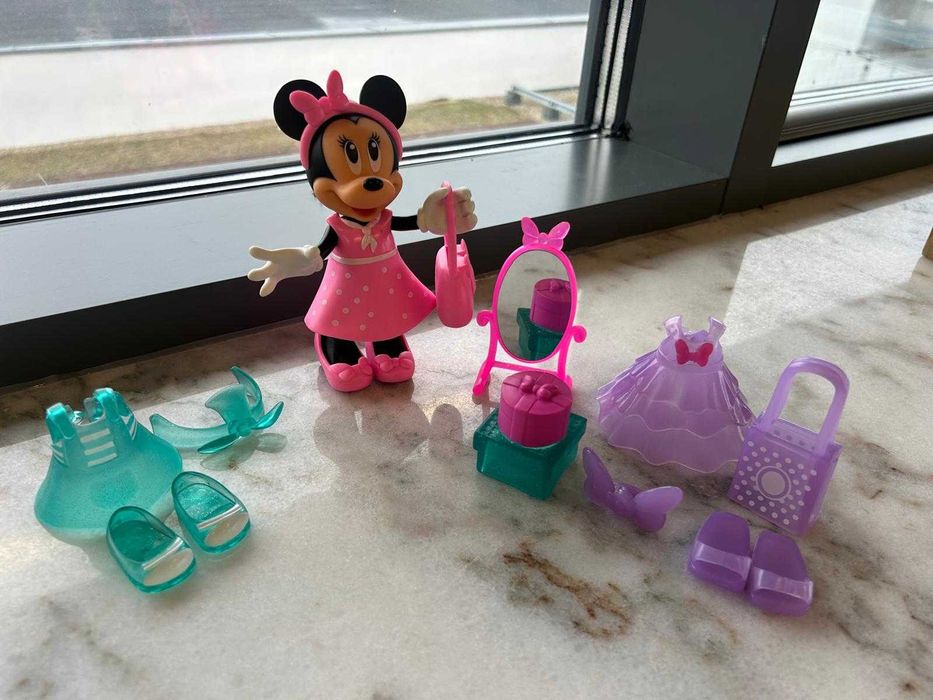 Jucărie Minnie Mouse cu accesorii – set complet, stare foarte bună