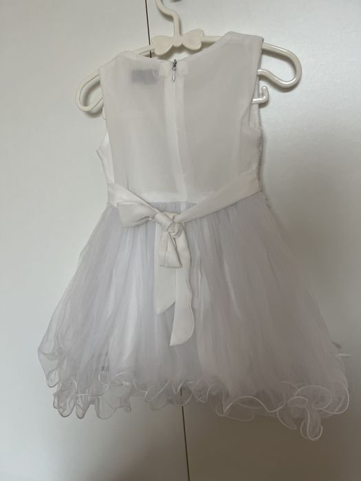 Бяла булченска рокля