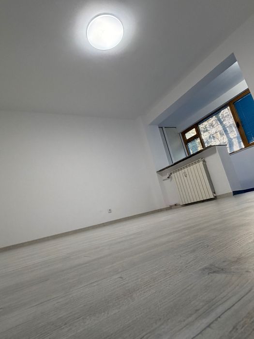 Garsonieră de închiriat – ideală pentru locuit sau activități comerciale