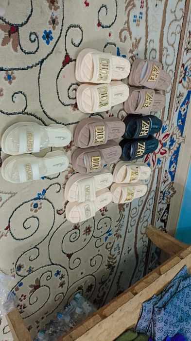 Бренд шлёпкалар .