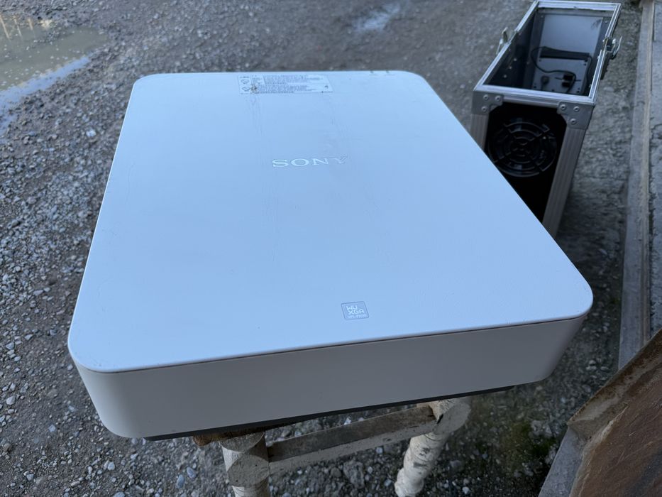 * SONY VPL-FH30 проэктор (требуется ремонт)