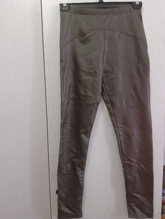 Vând pantaloni imitație piele