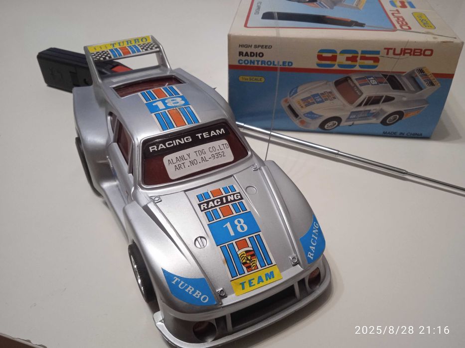 Стари колички и 2 бр. камиончета. Porsche 935 turbo Radio- controlled, 1:20, работи