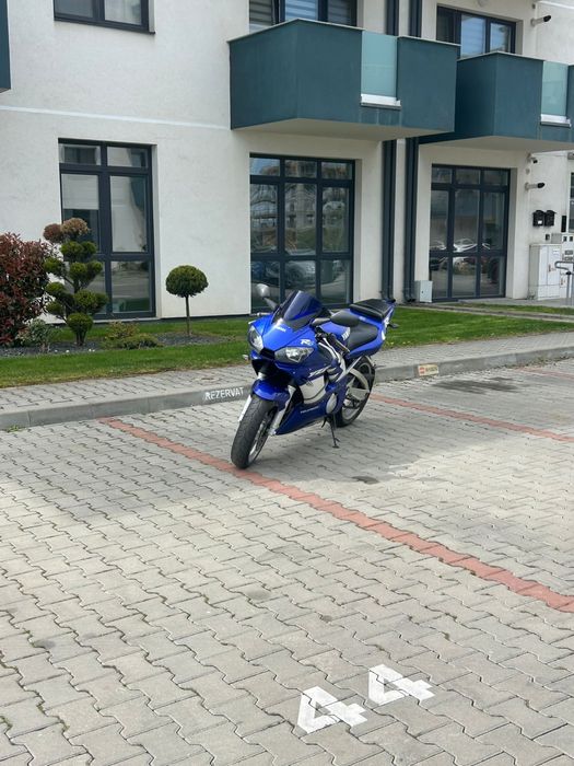 Motocicleta Yamaha R6