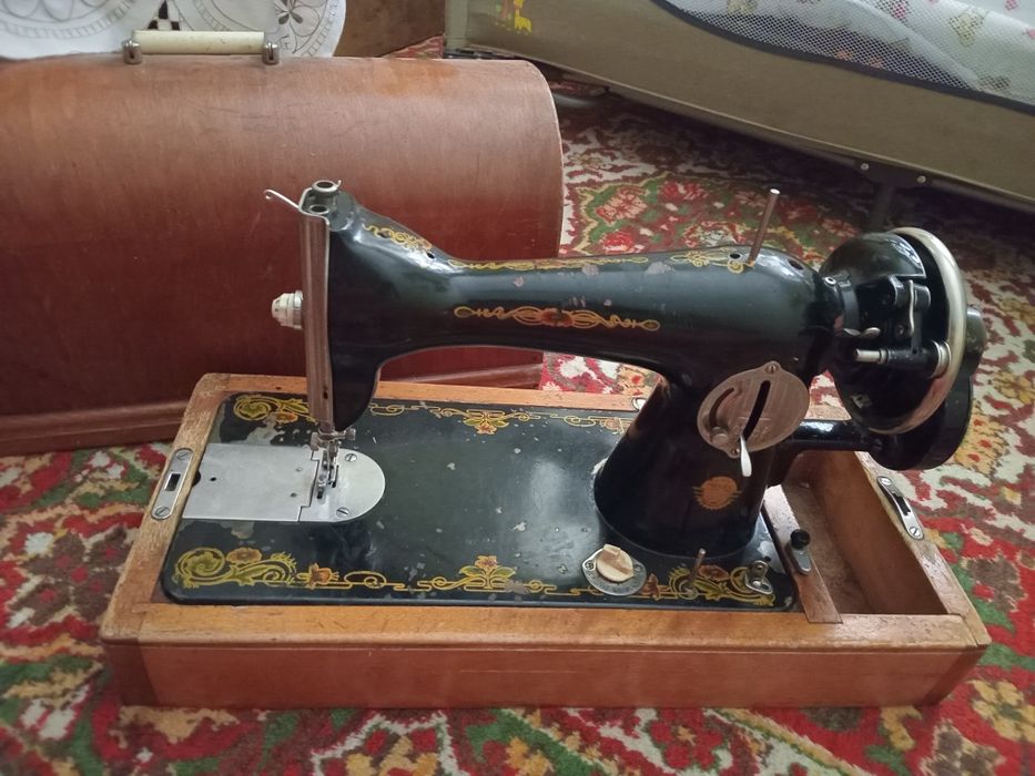 Сторий швейные машина