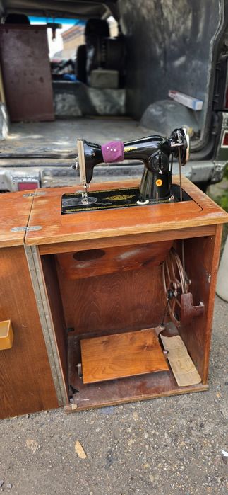 Рабочая швейная машинка