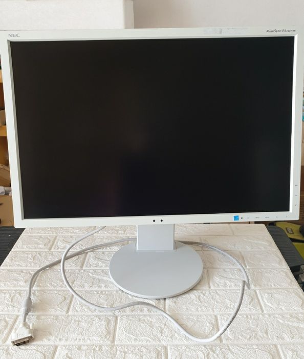 Monitor NEC Multisync EA244WMi
24,10 inci | 1920 x 1200 | FULL HD