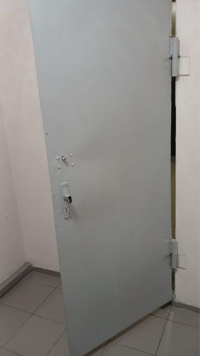 Продам железную дверь бу