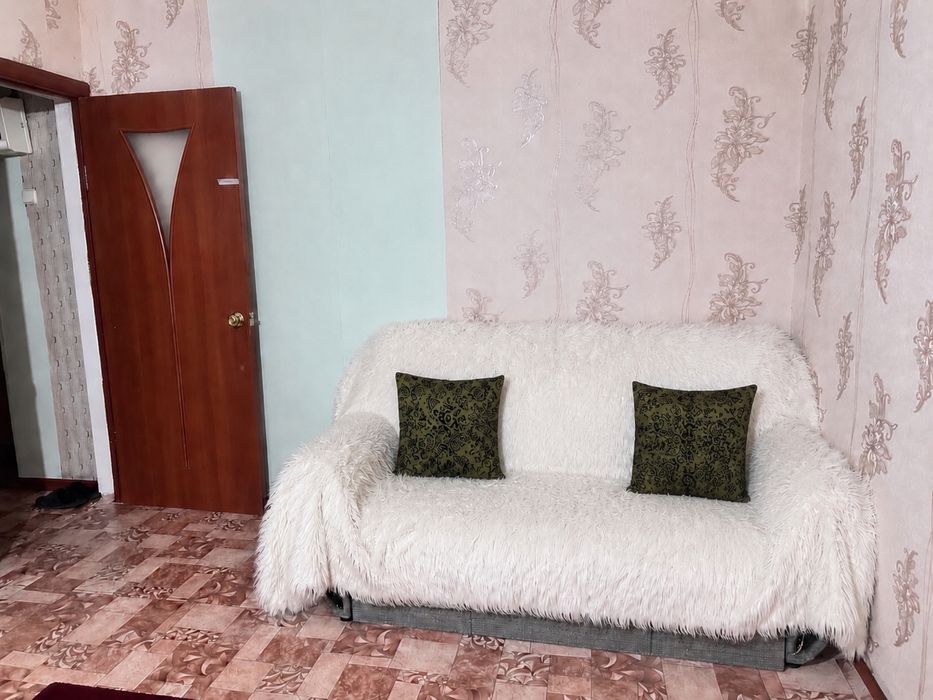 Сдам 1 ком кв 11 мкр сутки/часы