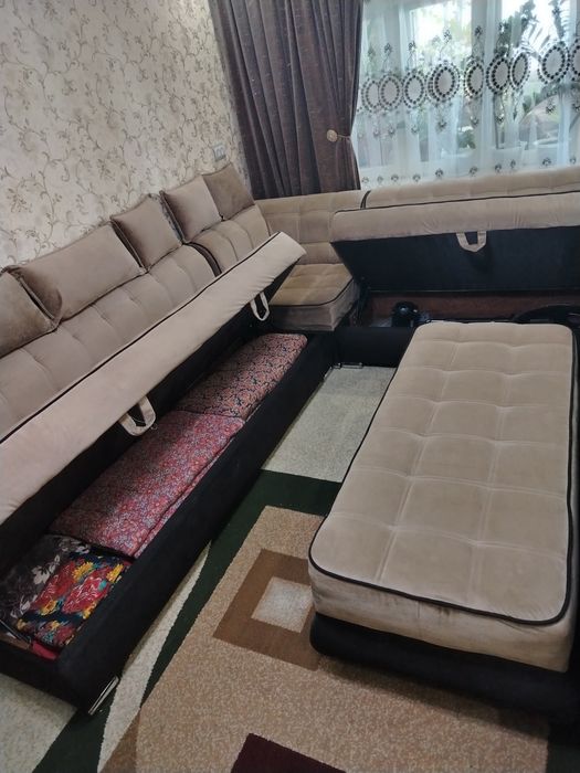 Диван уголок сотилади.